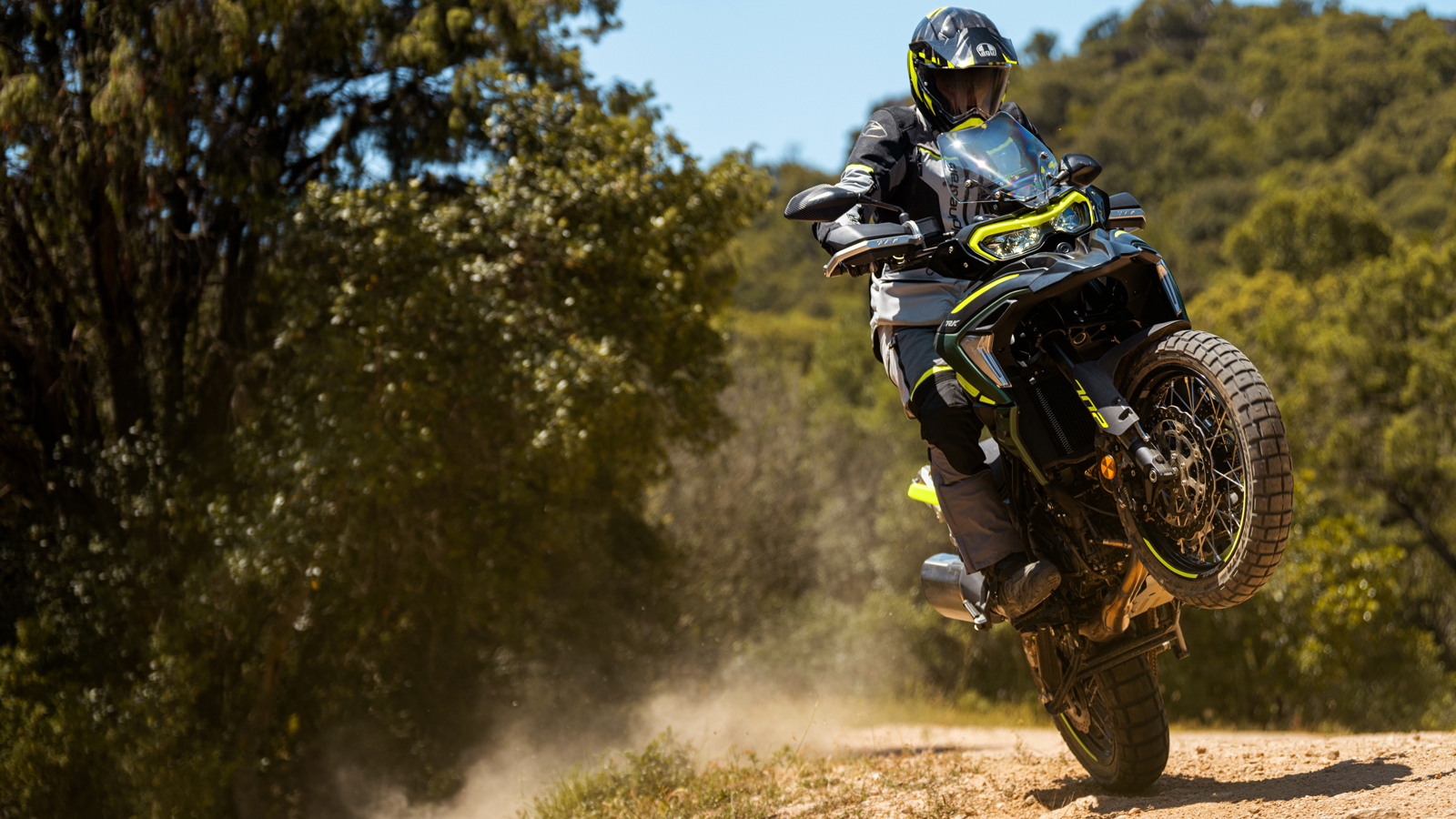 BENELLI TRK 702 / 702 X: Ιταλοθρεμμένο και με χωμάτινη έκδοση.